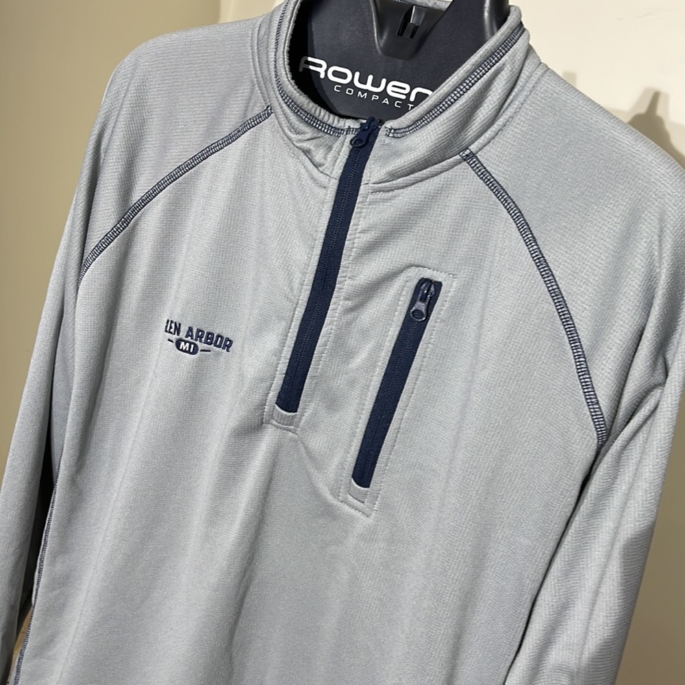GUC: Artisan’s gray three-quarter zip